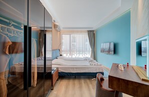 Luxury Apart Daire, 2 Yatak Odası, Deniz Manzaralı, Denize Sıfır | Mısır pamuklu çarşaf takımı, kaliteli yatak takımı 