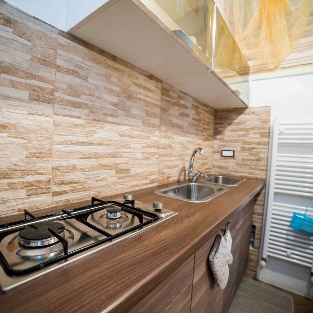 Kühlschrank, Ofen, Herdplatte, Wasserkocher