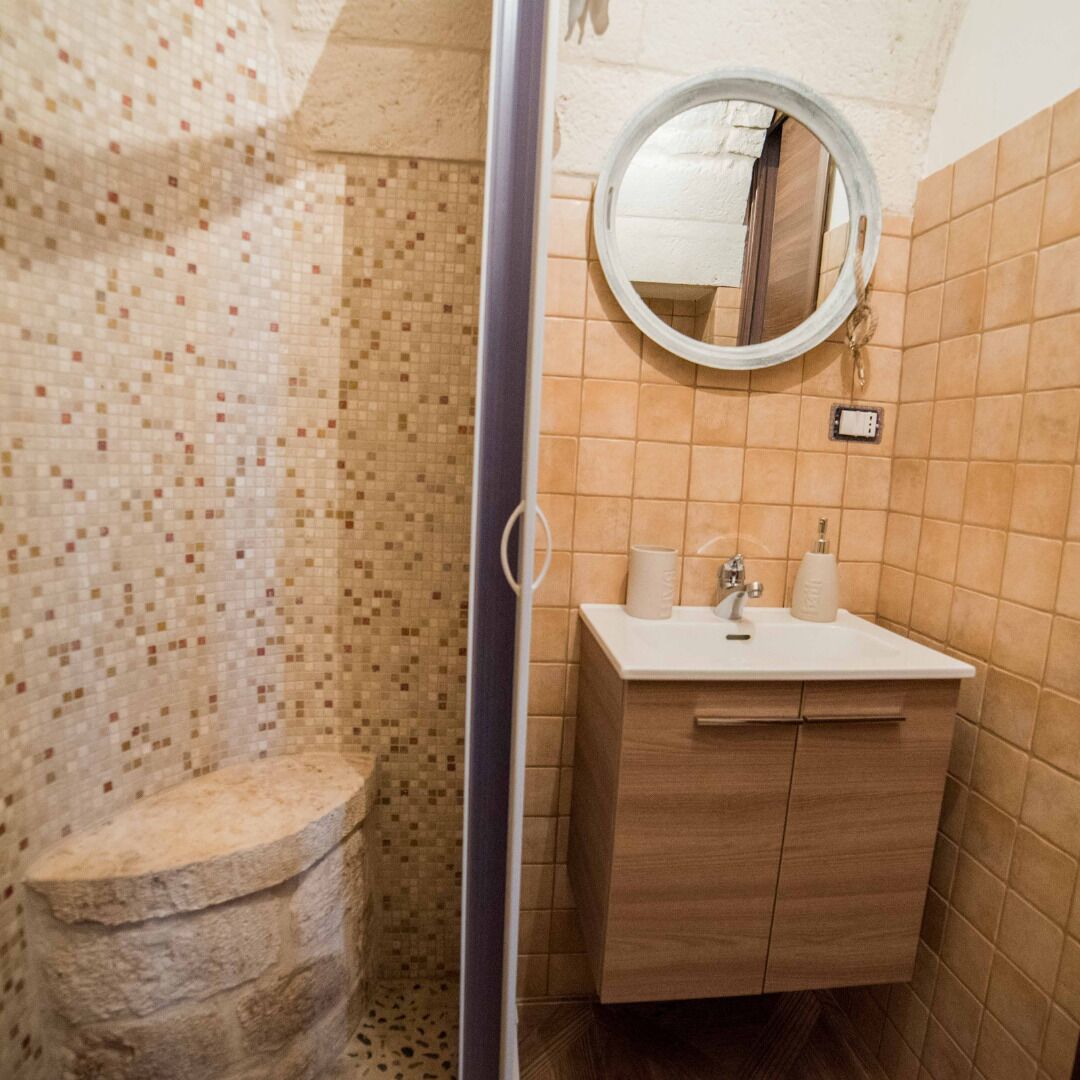 Dusche, kostenlose Toilettenartikel, Haartrockner, Bademäntel