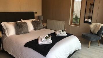 2 soveværelser, skrivebord, strygejern/strygebræt, weekendseng