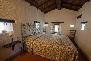 2 habitaciones, tabla de planchar con plancha y cuna de viaje 