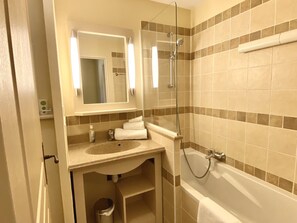 Towels - Holiday Home in Provence with Pool, Golf & Free Parking (Mallemort)