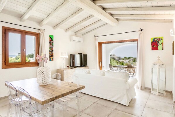 Dining - Art Villa, private pool, sea view, large garden (SAN TEODORO)