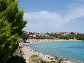 Una playa cerca
