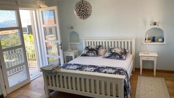 4 bedrooms, iron/ironing board, bed sheets
