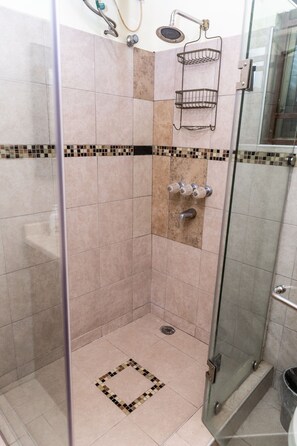 Shower - Exquisite 3 bedroom family  apartment for rent (Greater Accra Region)