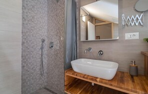 Douche, sèche-cheveux