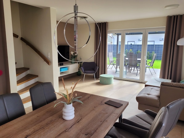 Interior - Modern, light-flooded DHH, centrally located on the North Sea, garden, wall box, WLAN (Butjadingen)