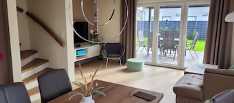 Modern, light-flooded DHH, centrally located on the North Sea, garden, wall box, WLAN