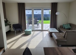 Smart TV, video games - Modern, light-flooded DHH, centrally located on the North Sea, garden, wall box, WLAN (Butjadingen)