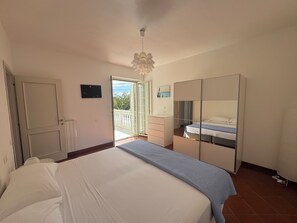 3 bedrooms, free WiFi, bed sheets