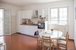 Kühlschrank, Ofen, Herdplatte, Geschirrspüler