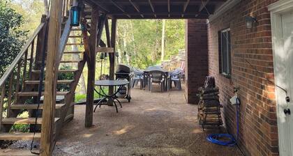 Riverside Getaway - Enjoy Quiet Life Right on the Duck River