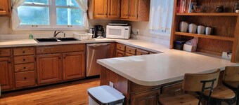 Riverside Getaway - Enjoy Quiet Life Right on the Duck River