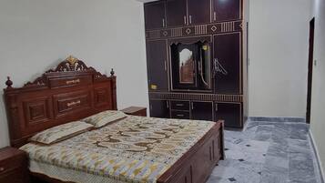 Apartemen | 3 kamar tidur, setrika/meja setrika, Wi-Fi gratis, dan seprai linen