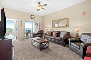 Smart TV, fireplace - Beautiful Walk-in Lake View Condo with HA Features • Sunroom + Covered Patio (Branson)