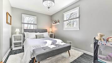 2 bedrooms, iron/ironing board, travel cot, Internet