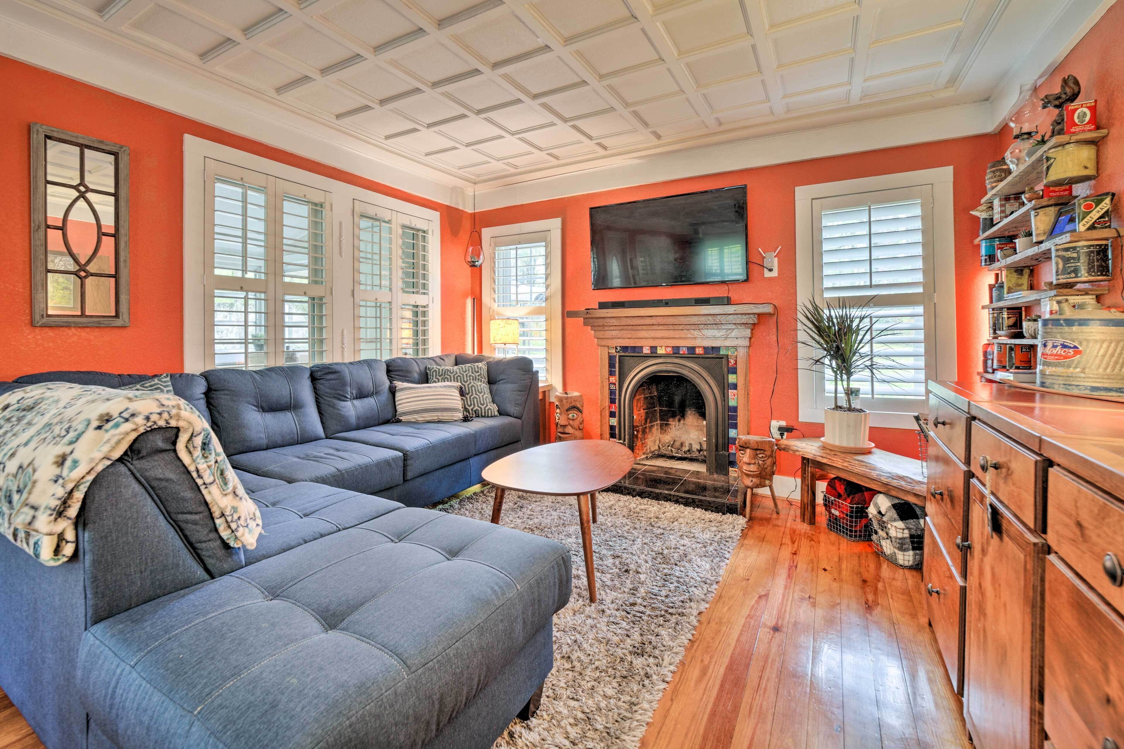 Cozy Wooded Retreat: 2 Mi to Dtwn Brevard!
