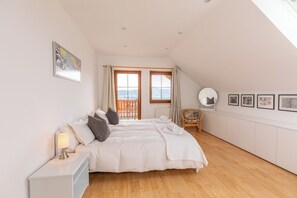 Villa - Luxury 10-bed Villa With View, Pool, Playground (Horni Plana)