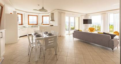 Villa- View, Pool, Bbq, Playground & Fire pit