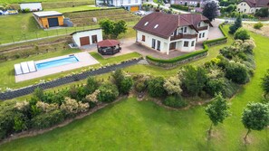 Villa | Exterior - Villa-view, Pool, Bbq, Playground & Fire pit (Horni Plana)