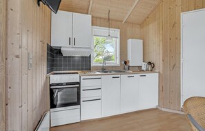 Fridge, stovetop, dishwasher, cookware/dishes/utensils
