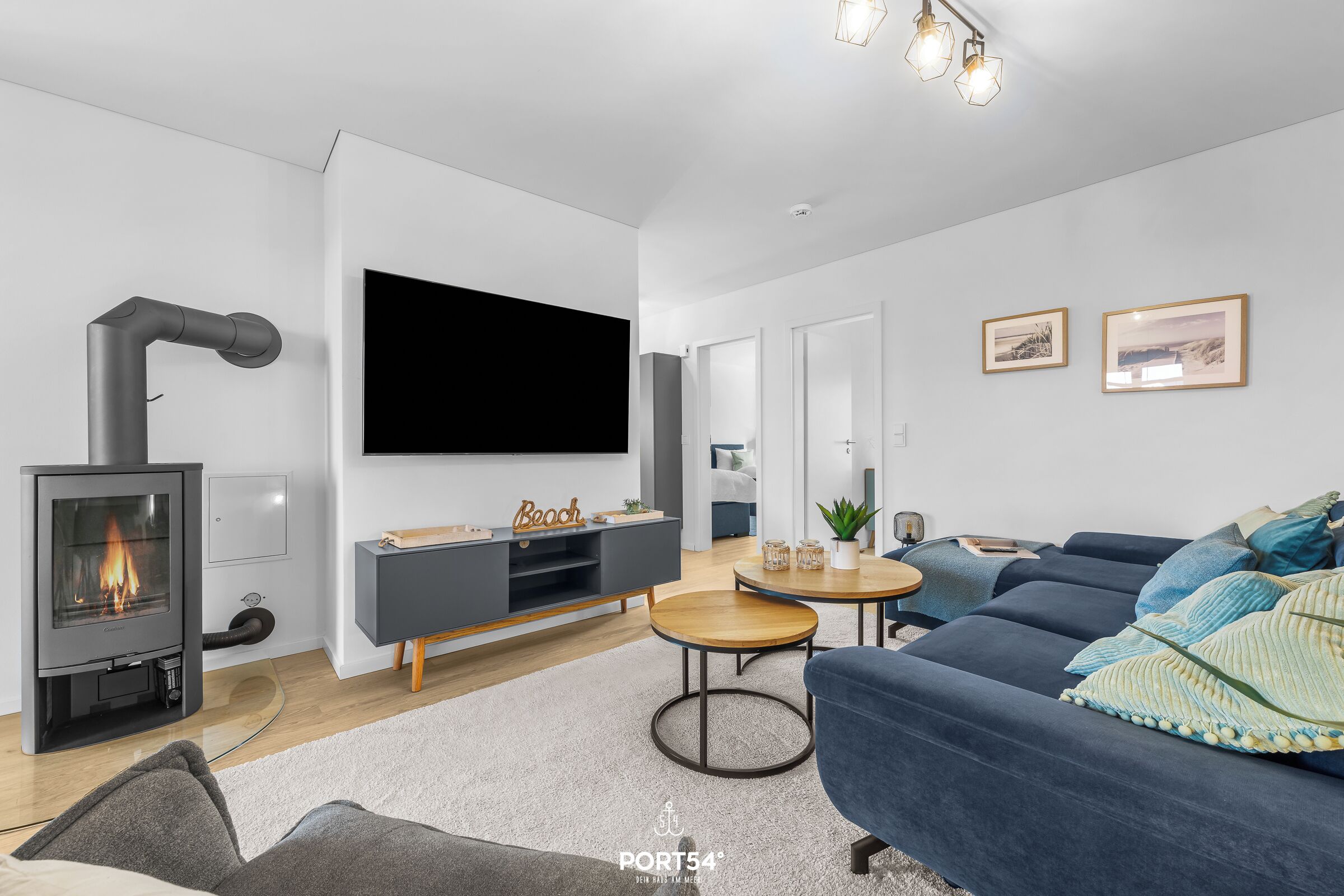 Televisión y chimenea 