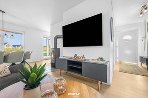 TV, fireplace - Strandgeflüster - terrace, infrared sauna, fireplace, washing machine, parking space (Olpenitz)