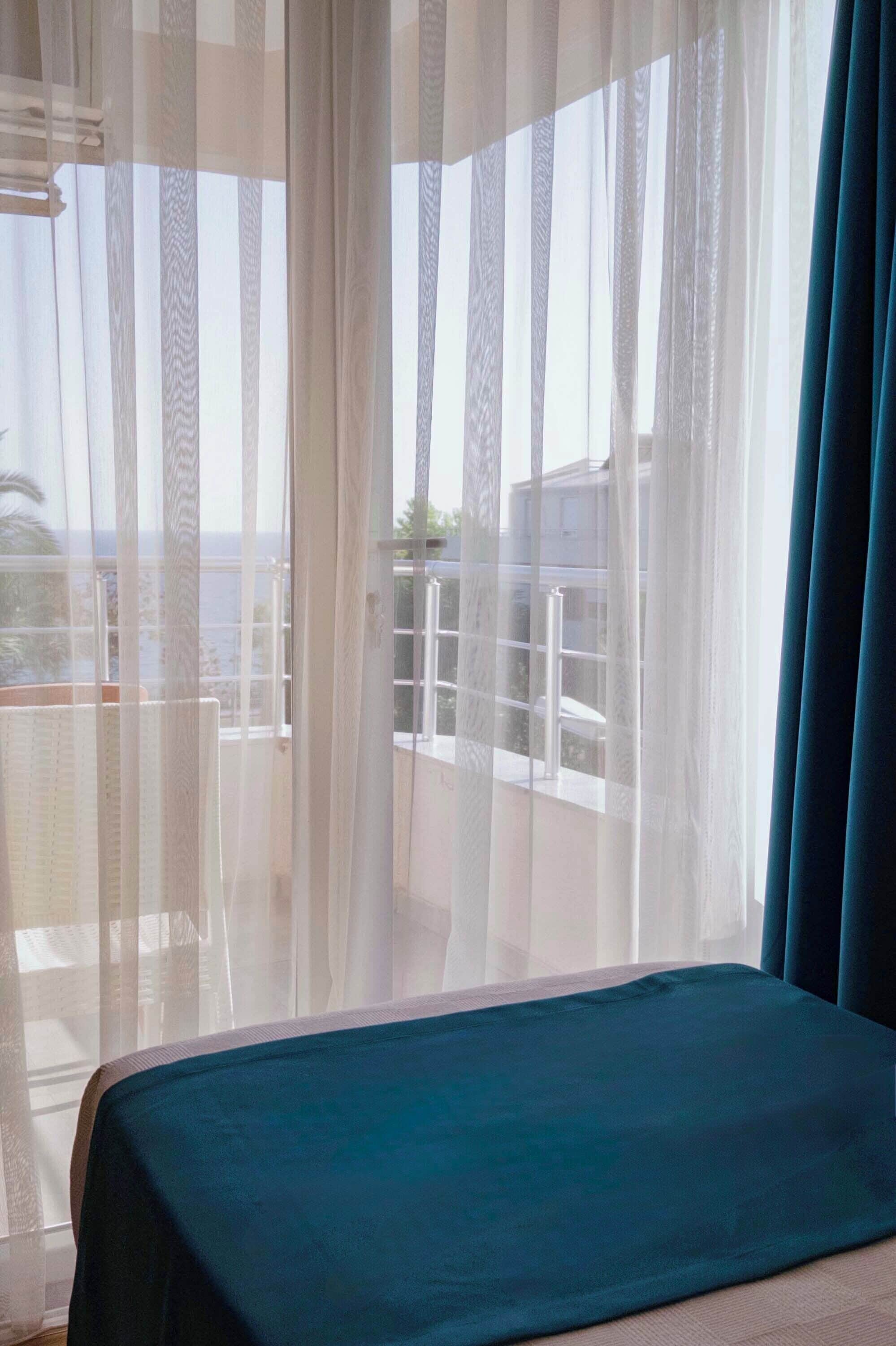 Minibar, escritorio, cunas gratuitas y wifi gratis 