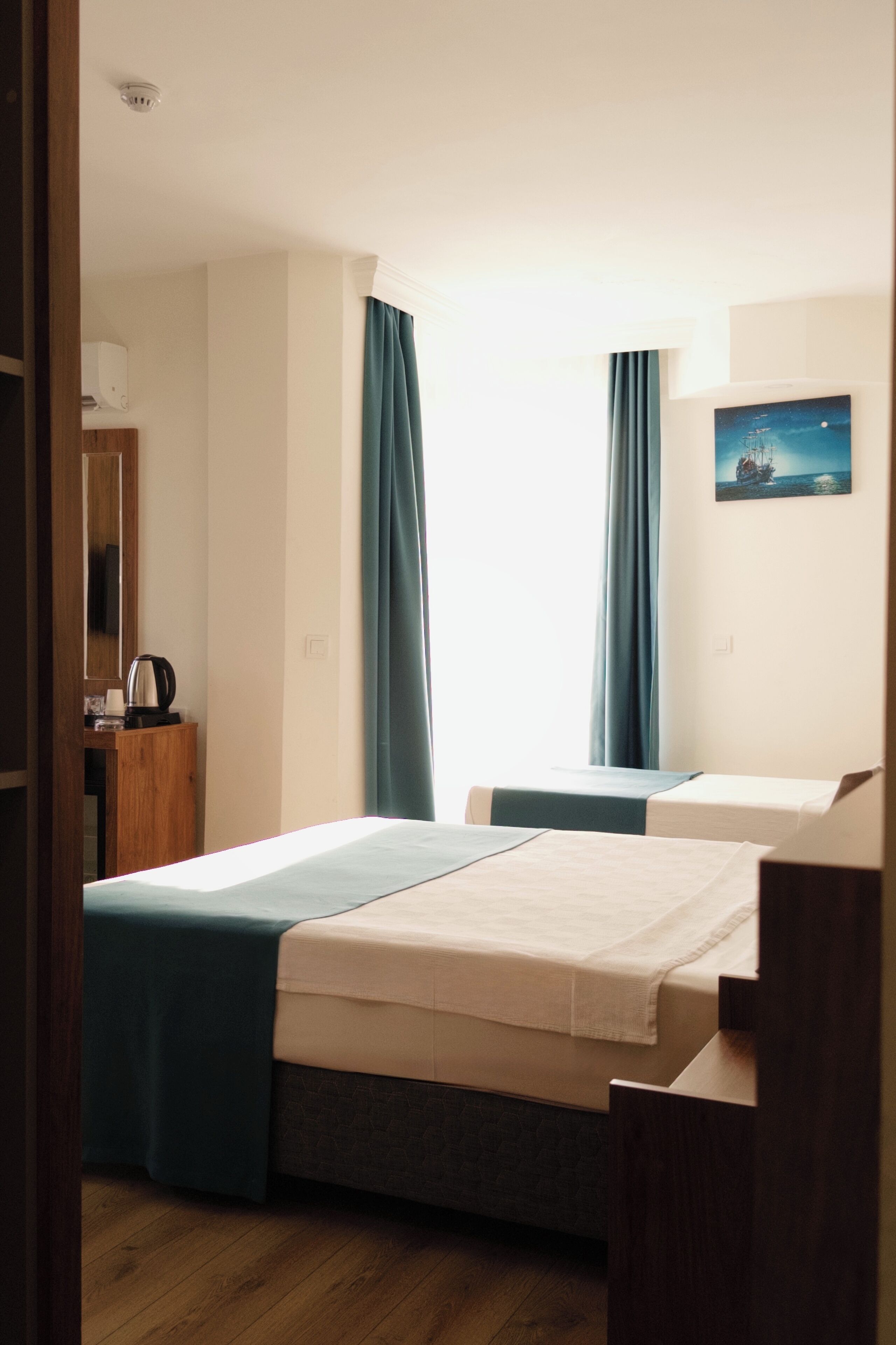 ميني بار ومكتب وأسرّة أطفال/رضّع (مجانًا) وواي فاي مجانًا