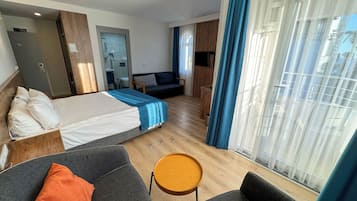 Minibar, escritorio, cunas gratuitas y wifi gratis