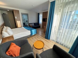 Superior Room, Balcony, Sea View | Minibar, desk, free cribs/infant beds, free WiFi - Premier Inn City  (Antalya)