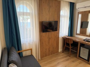 Minibar, desk, free cots/infant beds, free WiFi - Premier Inn City  (Antalya)