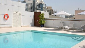 Pool - CARE Holiday Homes Apartments Barsha Heights (Dubai)