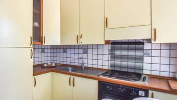 Réfrigérateur, plaque de cuisson, cafetiÚre/bouilloire