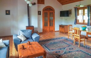 Televisión, chimenea y futbolito 