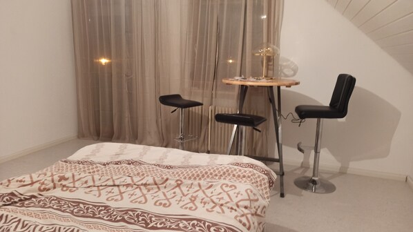 1 chambre, bureau, fer et planche à repasser, Wi-Fi gratuit