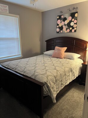 3 bedrooms, iron/ironing board, free WiFi, bed sheets - Single house 3 bed rooms bath kitchen sitting room (Savannah)