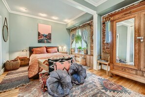2 habitaciones, escritorio, tabla de planchar con plancha y wifi 