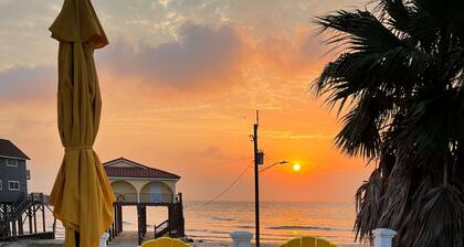 Beach, Bridge & Bites—Scenic Stay with Stellar Fishing Access