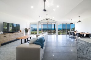 智能电视、电子游戏、书、立体声音响