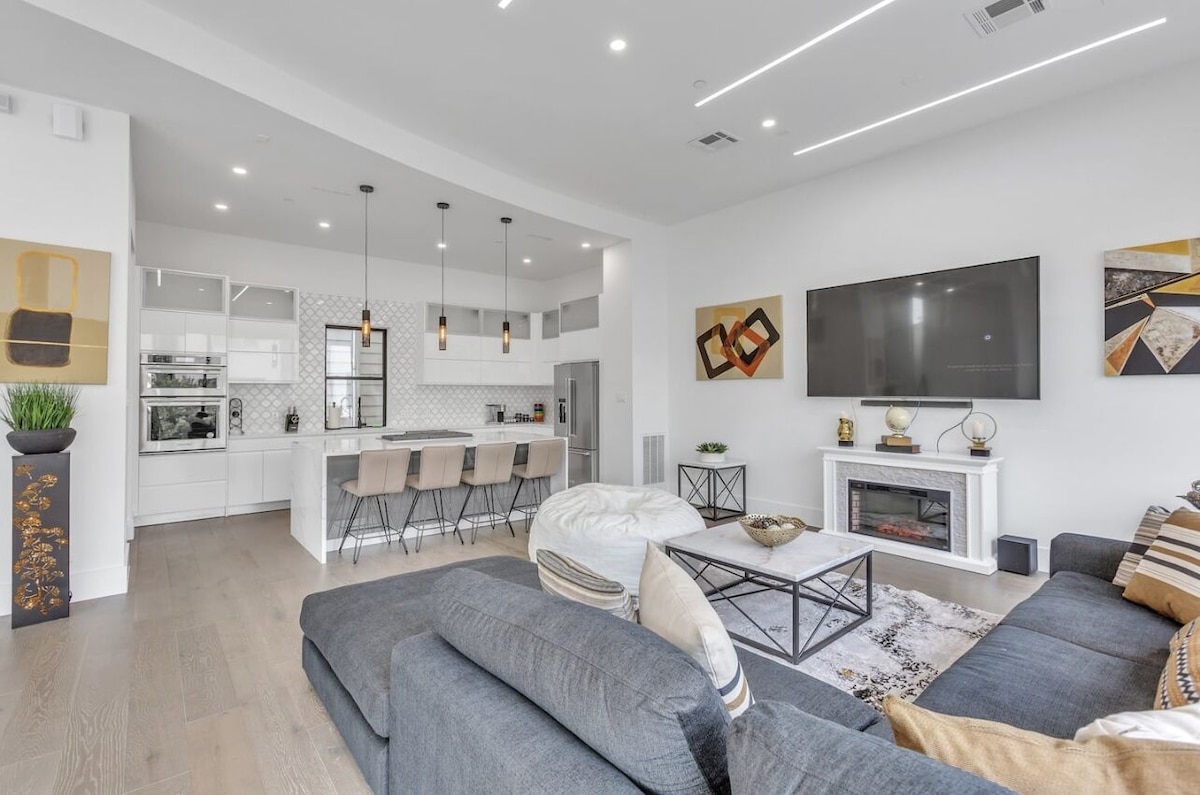 Photo 13 of Luxury 4 Story Home with an Elevator & Private Hot Tub