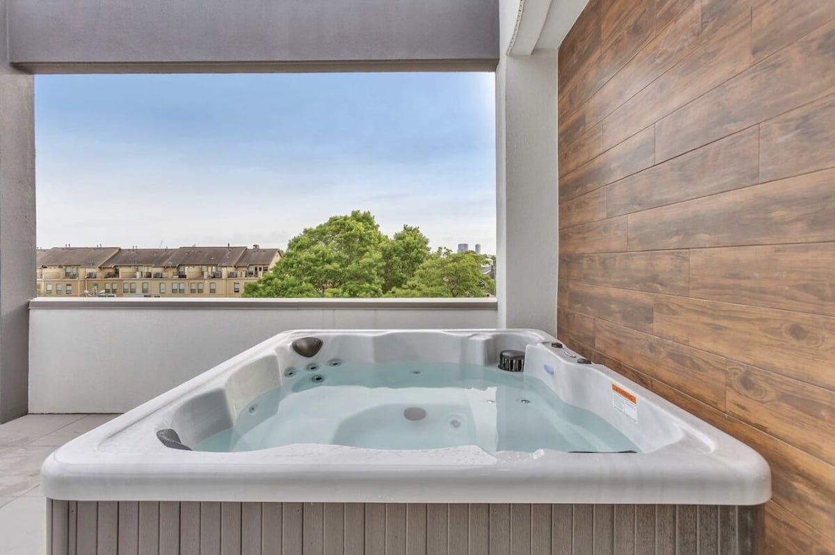 Photo 7 of Luxury 4 Story Home with an Elevator & Private Hot Tub