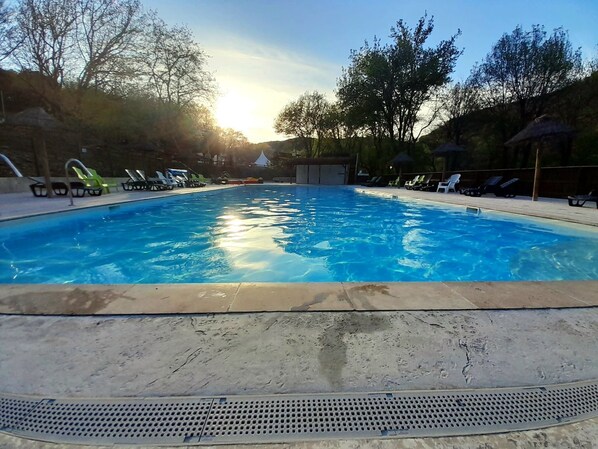 Piscine extérieure, piscine chauffée