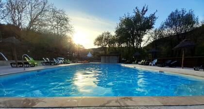 Hébergement en camping Naturiste RiviÚre plages et Plein d'activités