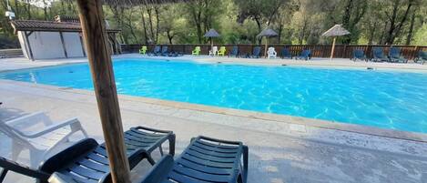 Piscine extérieure, piscine chauffée