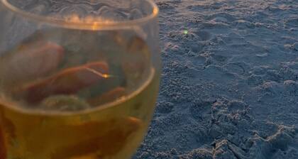 Treasure Island Beach House 200 yards to Beach and short walk to John's Pass