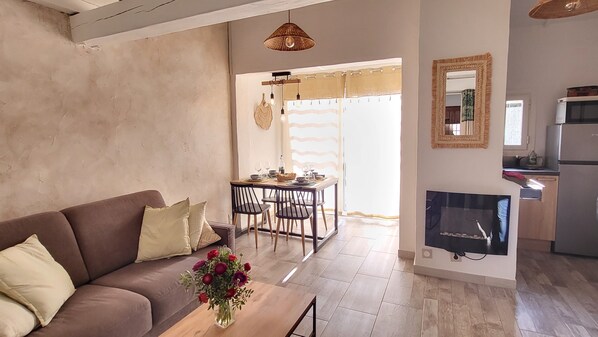 Smart TV, books - La Casita in the Camargue: authenticity and nature. Sea 5 minutes away (les saintes maries de la mer)