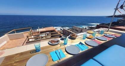 House above the sea. Impressive.