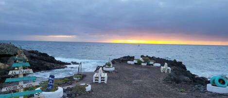 Plage, chaises longues